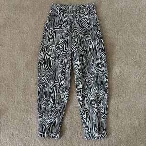 ✨ MOTHER curb side cargo ankle Jeans 26 EUC pockets